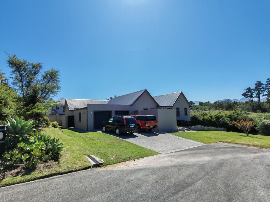 3 Bedroom Property for Sale in Kraaibosch Western Cape